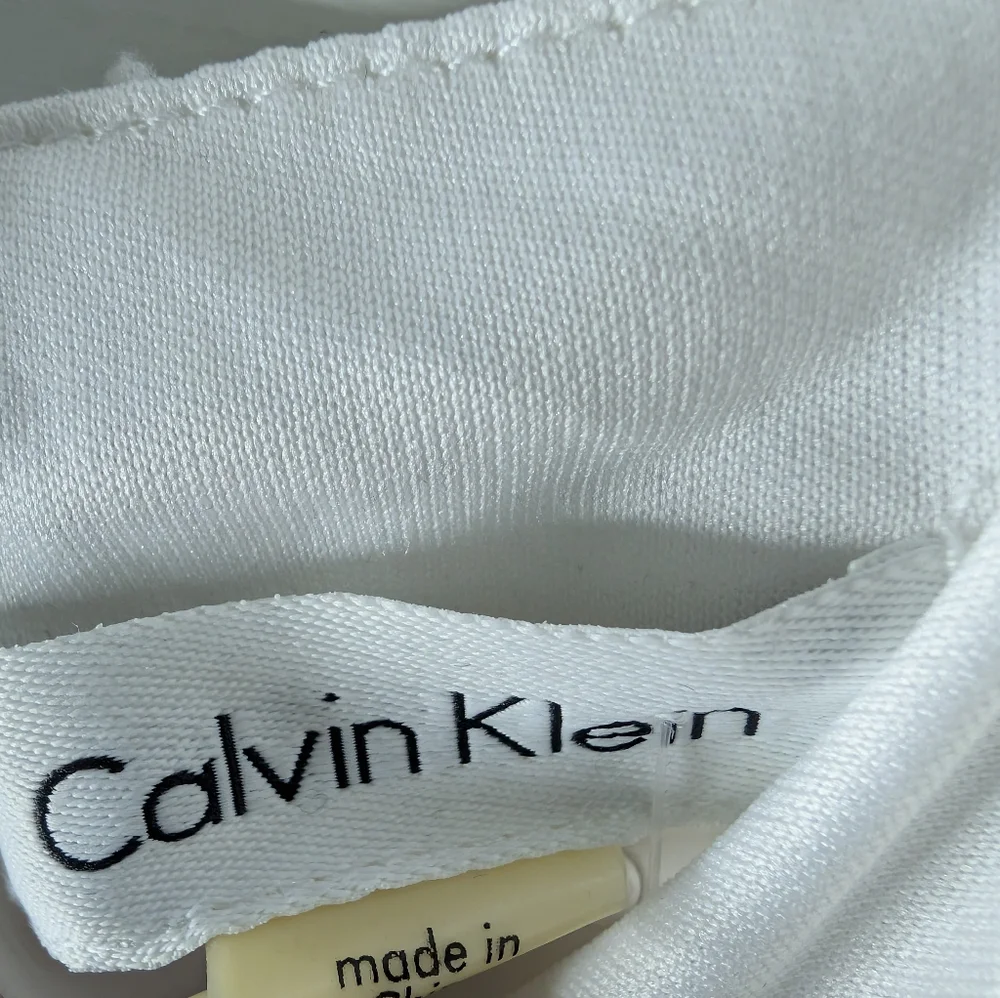 Calvin Klein White Fabric Detail - Picture 2 of 2